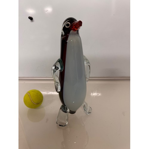 220 - Glass figure of a penguin 

This lot is available for in-house shipping.