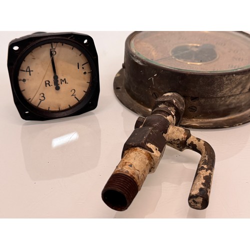 226 - Mechanical instruments, Aircraft tachometer and a 16 cm diameter sprinkler gauge.

This lot is avail... 