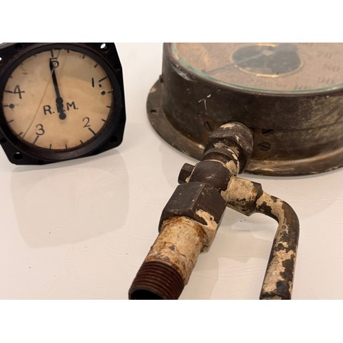 226 - Mechanical instruments, Aircraft tachometer and a 16 cm diameter sprinkler gauge.

This lot is avail... 