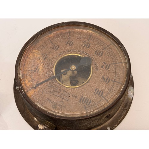 226 - Mechanical instruments, Aircraft tachometer and a 16 cm diameter sprinkler gauge.

This lot is avail... 