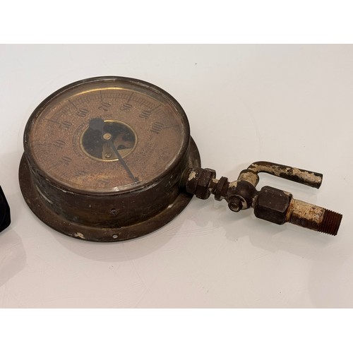 226 - Mechanical instruments, Aircraft tachometer and a 16 cm diameter sprinkler gauge.

This lot is avail... 