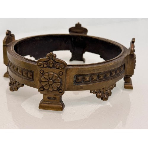 227 - Cast brass circular stand, 16 cm in diameter.

This lot is available for in-house shipping.