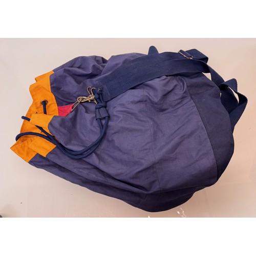 228 - Helly Hansen maritime kit bag. 50 cm  x 50 cm.

This lot is available for in-house shipping.