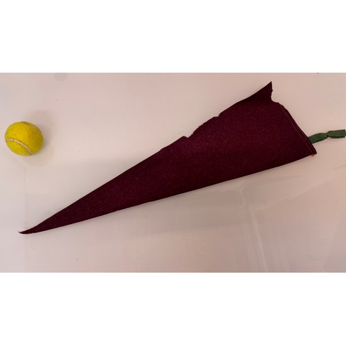 232 - American souvenir felt pennant 65 cm long for Niagara Falls.

This lot is available for in-house shi... 