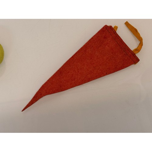 239 - American souvenir felt pennant 28  cm long for San Francisco California.

This lot is available for ... 