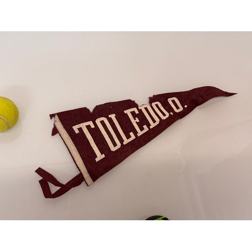 241 - American souvenir felt pennant 29  cm long for the Toledo Ohio.

This lot is available for in-house ... 