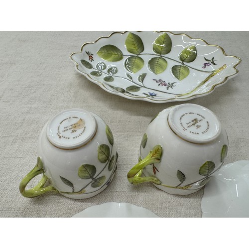 111 - A selection of Royal Worcester Blind Earl table wares.

This lot is available for in-house shipping.