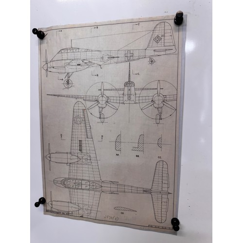 286 - Militaria, WWII aircraft plans on linen, 41 cm x 28.5 cm, Messerschmitt Me410, 2 plans.

This lot is... 