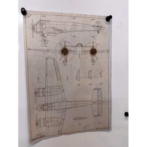 302 - Militaria, WWII aircraft plans on linen, 41 cm x 28.5 cm, Gloster F9 / 37, 2 plans.

This lot is ava... 