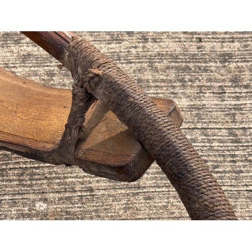 34 - Polar exploration, Winter Sports a large early C20th century Nansen Sledge with hide bindings 220 cm... 