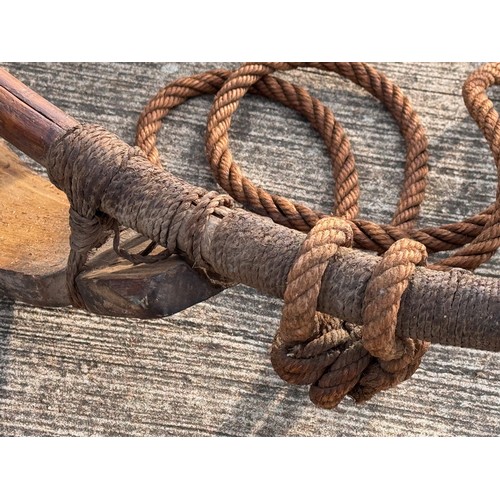 34 - Polar exploration, Winter Sports a large early C20th century Nansen Sledge with hide bindings 220 cm... 