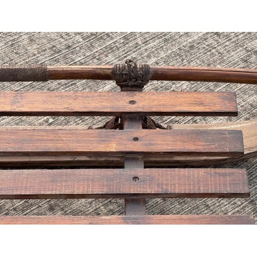 34 - Polar exploration, Winter Sports a large early C20th century Nansen Sledge with hide bindings 220 cm... 