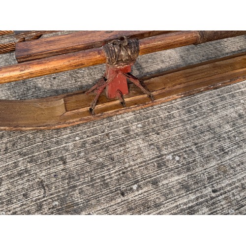 34 - Polar exploration, Winter Sports a large early C20th century Nansen Sledge with hide bindings 220 cm... 