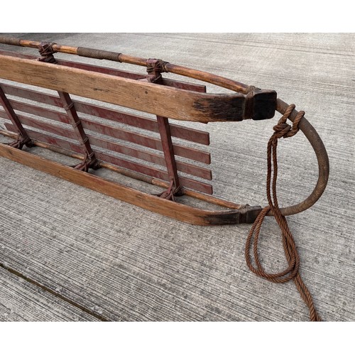 34 - Polar exploration, Winter Sports a large early C20th century Nansen Sledge with hide bindings 220 cm... 