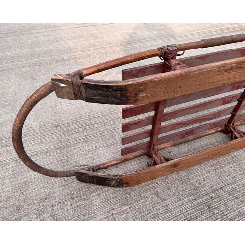 34 - Polar exploration, Winter Sports a large early C20th century Nansen Sledge with hide bindings 220 cm... 
