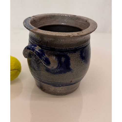 121 - Kitchenalia, a twin handed hand decorated stoneware storage jar. 17 cm dia x 17 cm tall.

This lot i... 