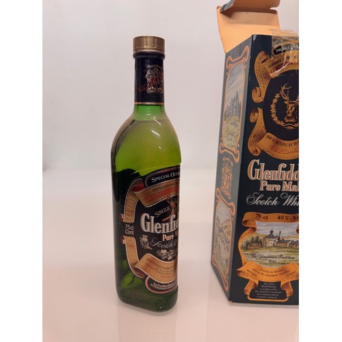 194 - Wines and spirits Scotch Whisky, boxed Glenfiddich Special Old Reserve.

This lot is available for i... 
