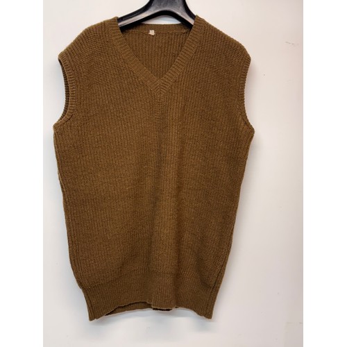 249 - Militaria, military clothing a US Army issue woolen tank top.

This lot is available for in-house sh... 