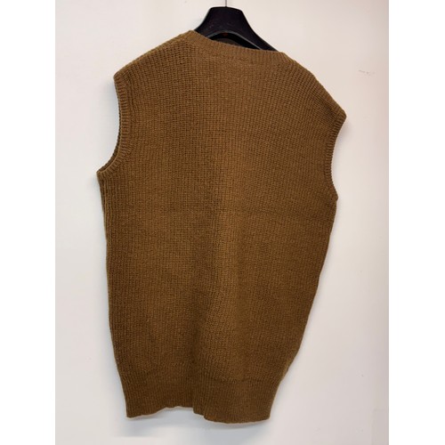 249 - Militaria, military clothing a US Army issue woolen tank top.

This lot is available for in-house sh... 