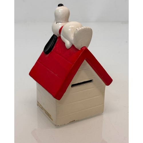 255 - Snoopy money box from the 1970’s 15 cm tall.

This lot is available for in-house shipping
