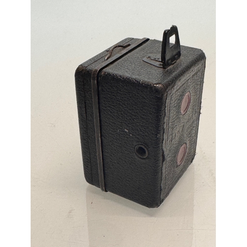 272 - Cameras, a Ziess Ikon Baby Box Camera.

This lot is available for in-house shipping