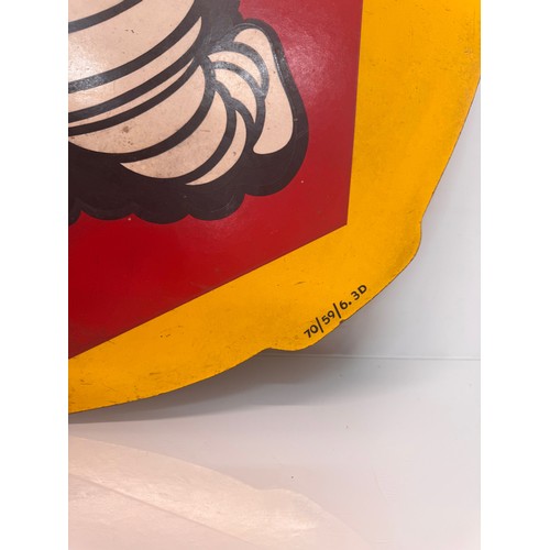 322 - Automobilia, garage advertising sign for Michelin tyres from 1959. 65 cm diameter.

This lot is avai... 