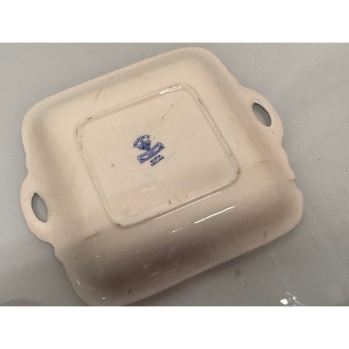 341 - English C19th Century table wares, two Masons Ironstone twin handled serving dishes 28 cm wide.

Thi... 