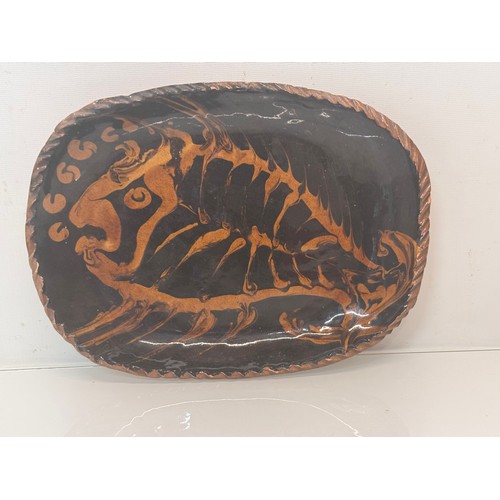38 - English slip ware dish, illustrated with a fish, 29 cm wide.

This lot is available for in-house shi... 