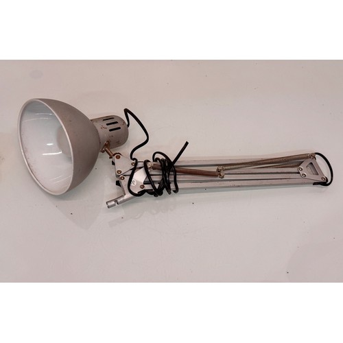 467 - Lighting, tools, Work lamp, an angle poise work lamp.

This lot is available for in-house shipping.
