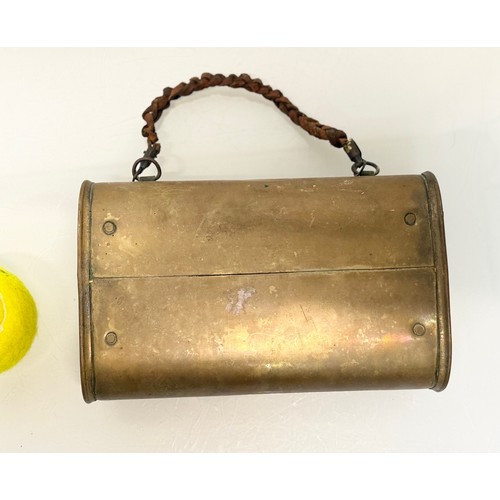 60 - A brass warmer, for Edwardian era carriage, train or motor travel, 20.5 cm long.

This lot is availa... 