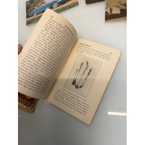 362 - Ephemera, a collection of guides, maps,books, postcards, brochures and programmes.

This lot is avai... 