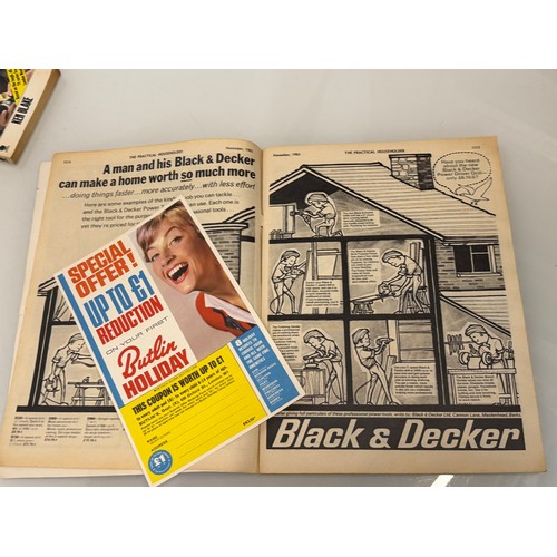 362 - Ephemera, a collection of guides, maps,books, postcards, brochures and programmes.

This lot is avai... 