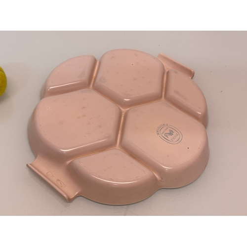 485 - Poole Pottery, mid century ceramics, a Twintone serving platter, 34 cm wide.

This lot is available ... 