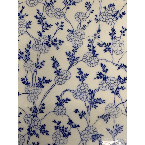 488 - English C20th century ceramics, a large meat platter with a delicate floral design and gilded rim. 4... 