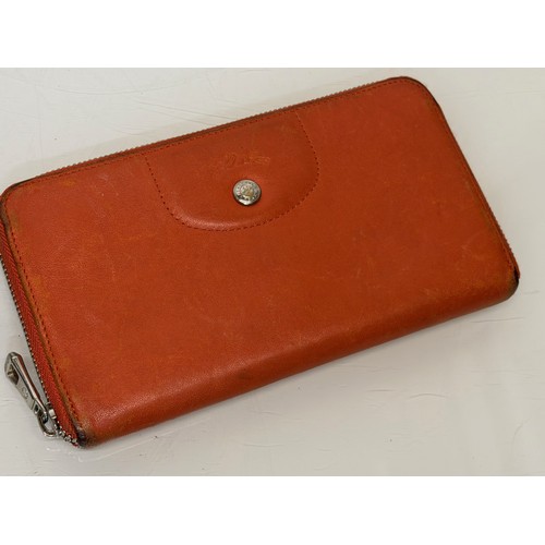 199 - Ladies fashion accessories, a Tula brand purse and a Longchamp purse which is large enough to carry ... 