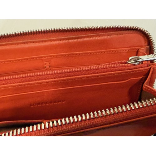 199 - Ladies fashion accessories, a Tula brand purse and a Longchamp purse which is large enough to carry ... 