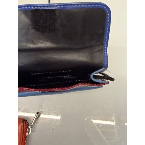 199 - Ladies fashion accessories, a Tula brand purse and a Longchamp purse which is large enough to carry ... 