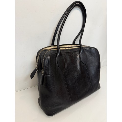 200 - Fashion accessories, a ladies leather work bag by Radley, 40 cm x 13 cm x 30 cm tall.

This lot is a... 