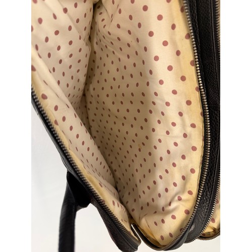 200 - Fashion accessories, a ladies leather work bag by Radley, 40 cm x 13 cm x 30 cm tall.

This lot is a... 