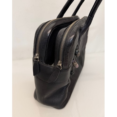 200 - Fashion accessories, a ladies leather work bag by Radley, 40 cm x 13 cm x 30 cm tall.

This lot is a... 