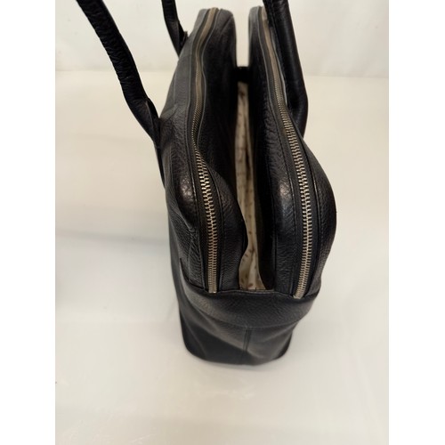 200 - Fashion accessories, a ladies leather work bag by Radley, 40 cm x 13 cm x 30 cm tall.

This lot is a... 