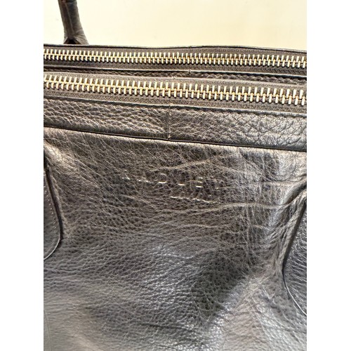 200 - Fashion accessories, a ladies leather work bag by Radley, 40 cm x 13 cm x 30 cm tall.

This lot is a... 