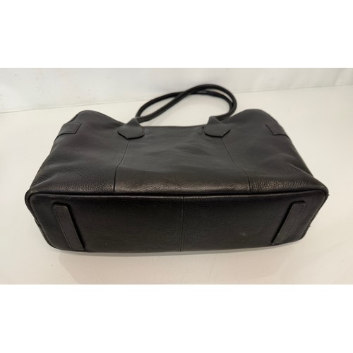 200 - Fashion accessories, a ladies leather work bag by Radley, 40 cm x 13 cm x 30 cm tall.

This lot is a... 