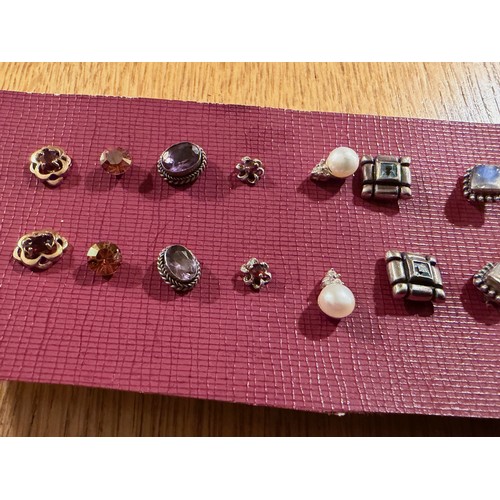 Jewellery, a collection of ear rings. This lot is available for in ...