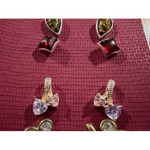 Jewellery, a collection of ear rings. This lot is available for in ...