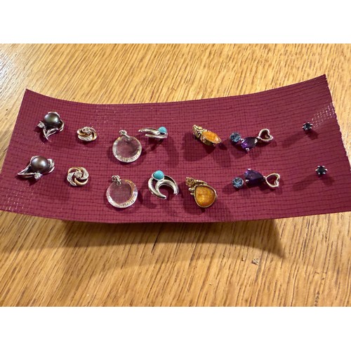 Jewellery, a collection of ear rings. This lot is available for in ...