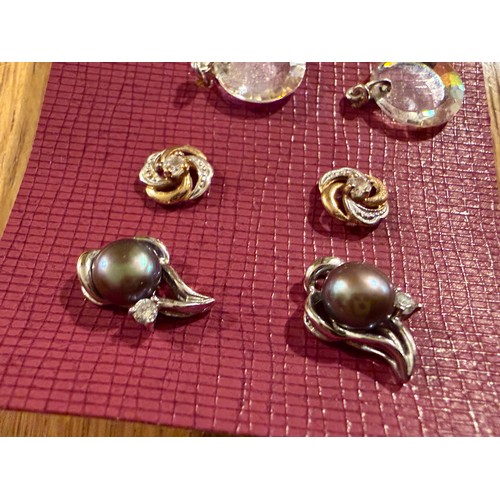 Jewellery, a collection of ear rings. This lot is available for in ...