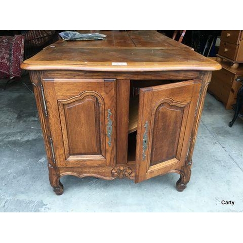 160 - Small Oak 2 Door Drinks Cabinet