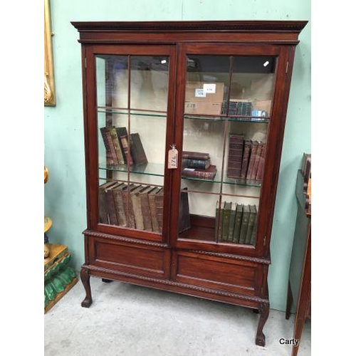 176 - Edwardian Mahogany 2 Door Display Cabinet.
115x35x180cm High