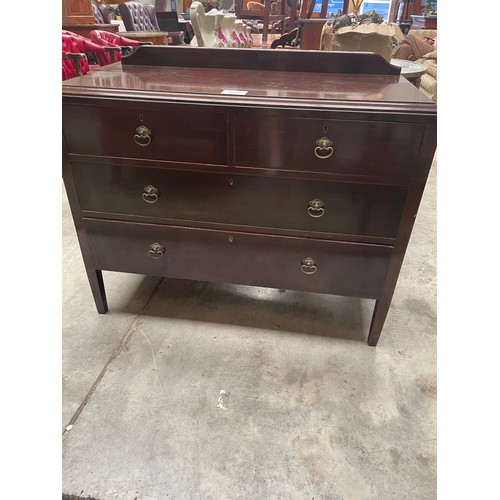 152 - Small Mahogany Chest of Drawers.
100x47x80cm High
